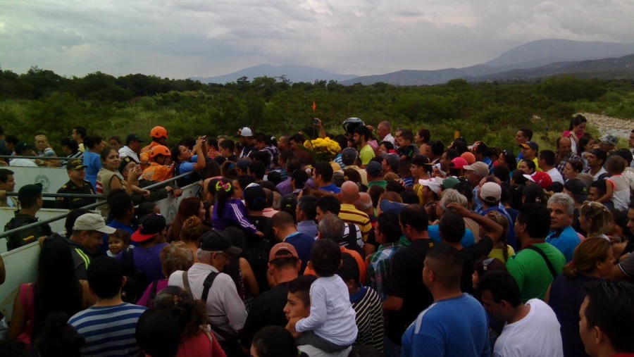 Venezolanos en la frontera con Colombia