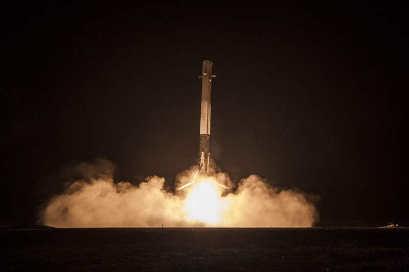 El cohete Falcon 9 de SpaceX aterrizando