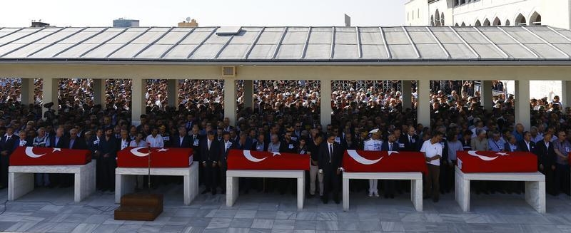 Funeral en Turquía de algunas víctimas de la violencia del fin de semana