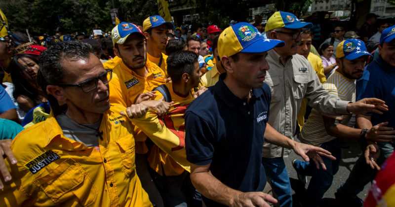 Manifestantes opositores en Venezuela