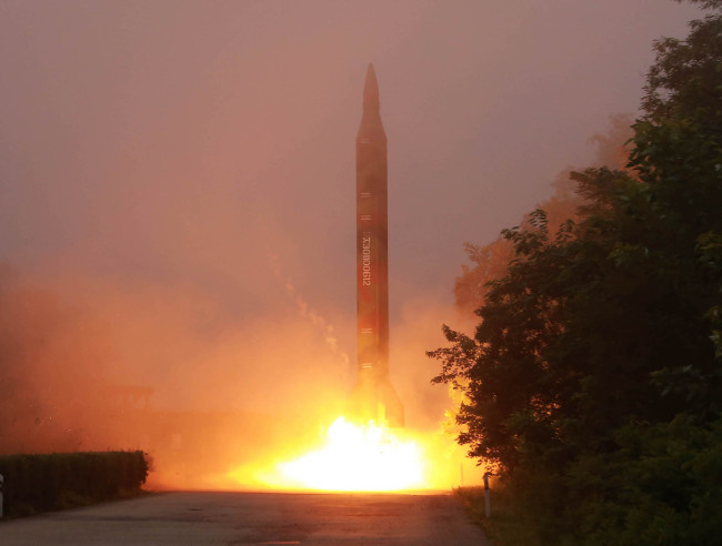 Un misil norcoreano cae por primera vez aguas japonesas