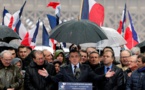 Candidato derechista francés logra apoyo de su partido para seguir en la carrera pese a escándalo
