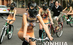 Modelos colombianas promueven el uso de bicicletas con el cuerpo pintado