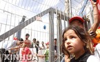 Niños participan en una manifestación en frontera entre Gaza y Egipto