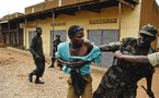 Uganda: 14 muertos y 550 detenciones en manifestaciones de Kampala