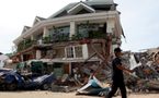 Terremoto en Indonesia: de 3.000 a 4.000 personas siguen bajo los escombros