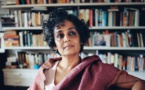 Arundhati Roy: "La raza humana está sobre un cementerio"