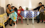 Decenas de familias sin recursos invaden pisos protegidos vacíos en Barcelona