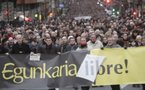 Multitudinaria manifestación a favor de «Euskaldunon Egunkaria»