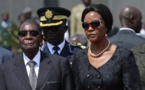 Expulsan del partido gubernamental a Robert Mugabe y a su mujer Grace