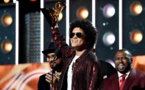 Bruno Mars reina en unos Grammy descafeinados