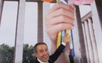 La polémica escultura de Jeff Koons en París pasa al debate político