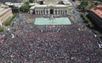 El líder opositor Pashinian frena las protestas en Armenia