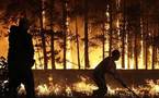 Bomberos rusos combaten fuego cerca de centro nuclear, ayuda de EEUU llegó