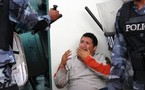 Policía reprime a maestros porque reclaman 3,600 millones que les robó la dictadura