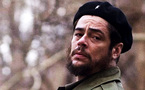 Brasil: recordando al "Che", Benicio del Toro visita una escuela de los Sin Tierra