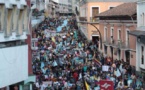 Miles desfilan a favor de Correa en Quito