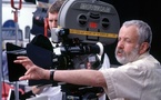 Director de cine británico Mike Leigh decide boicotear a Israel