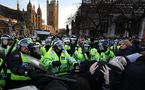 GB: Violenta manifestación durante aprobación de la subida de las matrículas