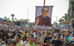 El papa proclamó santos a Romero y Pablo VI y elogió su atención a los pobres
