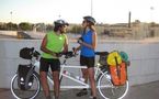 Recorren el Mediterráneo en bici para reivindicar la unión de los pueblos