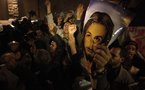 Centenares de manifestantes atacados en la plaza Tahrir en El Cairo