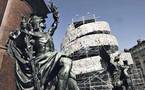 Levantan Torre de Babel con 30.000 libros en céntrica plaza de Buenos Aires