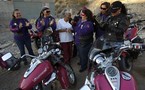 Las 'guerreras' desafían la violencia de Ciudad Juárez en sus motos rosa