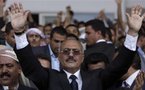 Yemen: internan a primer ministro en Arabia Saudí, combates en Saná