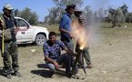 Libia: Gadafi amenaza a la OTAN, rebeldes niegan contactos con el régimen
