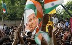 El activista indio anti-corrupción Hazare inicia su huelga de hambre