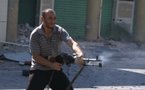 Rebeldes lanzan operación en Trípoli contra Gadafi, que promete resistir