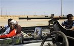Rebeldes creen que Gadafi está en Libia y dicen tener "derecho a matarlo"