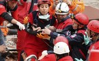 Turquía: 459 muertos por sismo, continúa la búsqueda de sobrevivientes