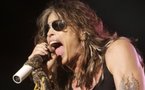 Steven Tyler cantó y bailó en recital de Aerosmith en Paraguay tras su caída