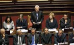 Gobierno italiano adopta plan para liberar la economía pese a las protestas