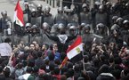 Egipto: 2 muertos en choques entre policías y manifestantes en Suez