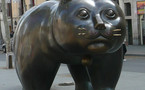 Colombiano Fernando Botero regala a Medellín su escultura "El gato"