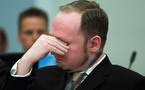 Breivik se declara no culpable y asiste impasible a imágenes de la matanza