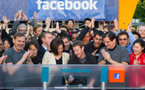 Facebook entra en bolsa y su presidente suena campana de Wall Street