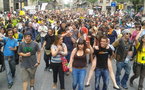 Decenas de miles de personas protestan en España contra recorte en educación