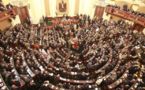 Asamblea popular egipcia disuelta se reúne en abierto desafío a la justicia