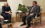 Clinton reafirmó a Mursi su "firme apoyo" a la transición egipcia