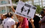Manifestación en Túnez por las mujeres y contra los islamistas en el poder
