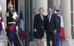 Hollande vuelve a la posición francesa de no injerencia en Quebec