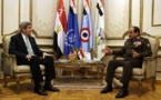 Kerry pidió a egipcios "más esfuerzos" y ofreció ayuda económica