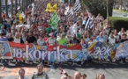 Miles de personas en la llegada de la "Korrika", carrera en favor del euskera