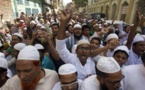 Imponente manifestación de islamistas contra blogueros ateos en Bangladesh