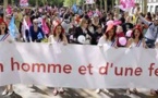 Opositores y partidarios del matrimonio homosexual toman las calles de París