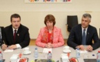 Gobierno serbio aprobó acuerdo con Kosovo, UE recomienda abir negociación con Serbia